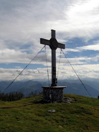 Gipfelkreuz Nummer drei. Am Vorderen Sonnwendjoch.