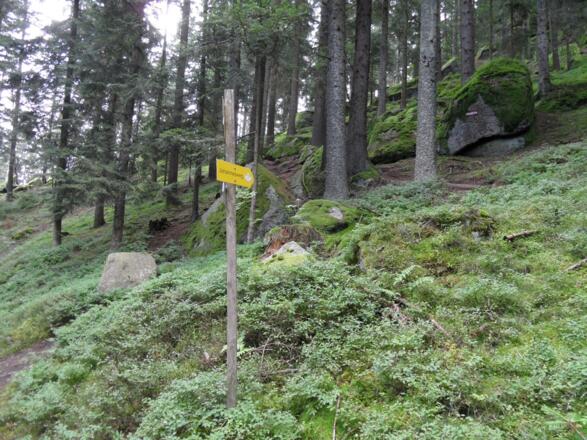 Wegweiser "Johannesweg" beim Wegererstein