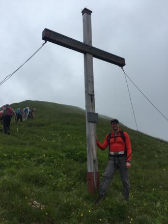 Wegekreuz am Beginn des Kamms, ab hier wird es flacher