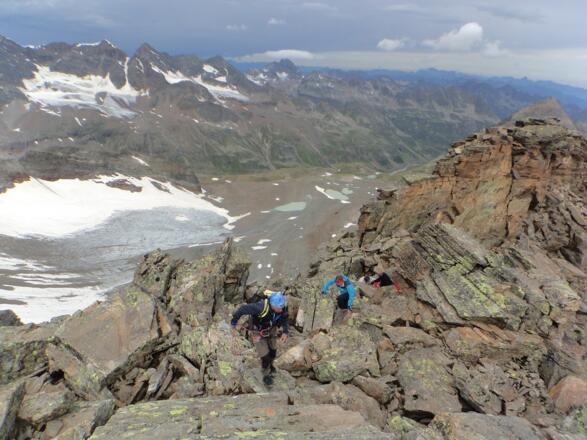 Die letzten Klettermeter vor dem Gipfel (UIAA I)