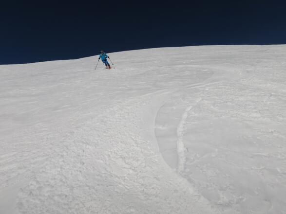 In gleichmäßiger und idealer Neigung gehts es 300 Hm hinunter ...