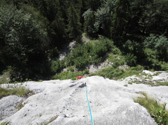 tolle Wasserrillen in der ersten Seillänge