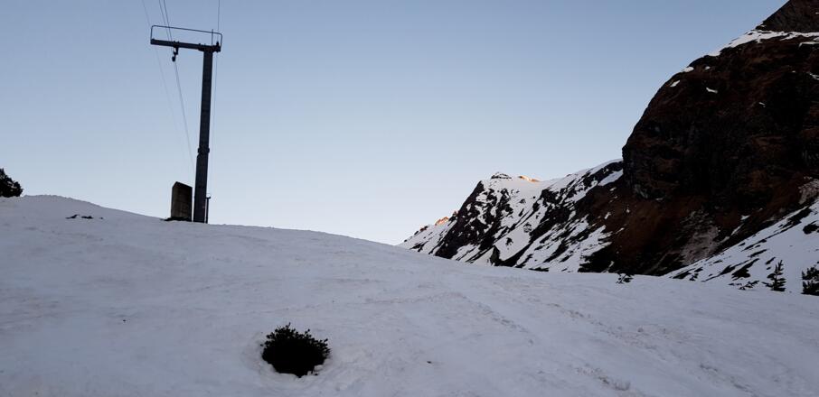 Unter der Materialseilbahn des Westfahlenhaus aufwärts