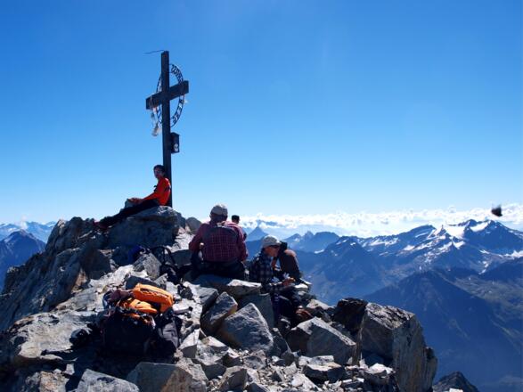 Gipfelkreuz der Ruderhofspitze 3474 m
