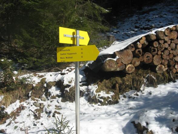 Wir folgen den Hinweisschildern Gasthaus Kopperneck.