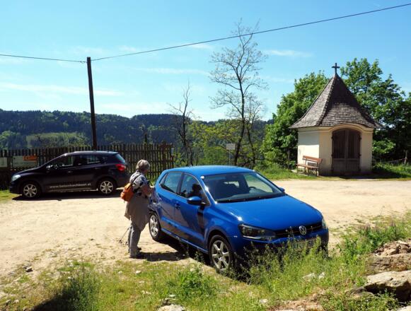 Abstieg zur Donau links der Kapelle