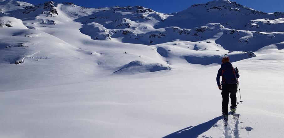 Das weitere Gelände ist gut einsehbar