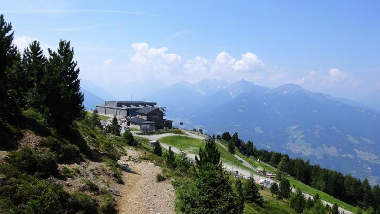 Bergstation Patscherkofel und Patscherkofel Schutzhaus - am Beginn des Zirbenweges.