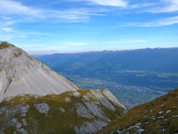 Blick vom Ostrücken der Rumerspitze auf das Kreuzjöchl