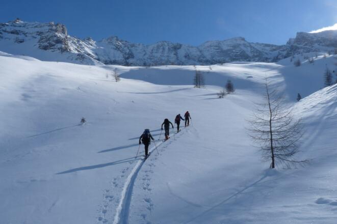 Die mittelsteilen Hänge oberhalb der Inneren Zeischalm bieten häufig herrlichen Skigenuss.