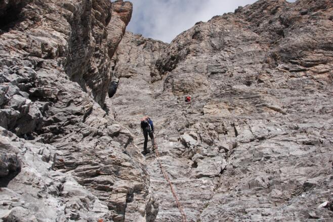 Im Abstieg wird abgeseilt