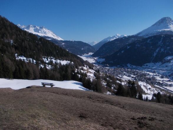 Blick über Nauders zum Ortler