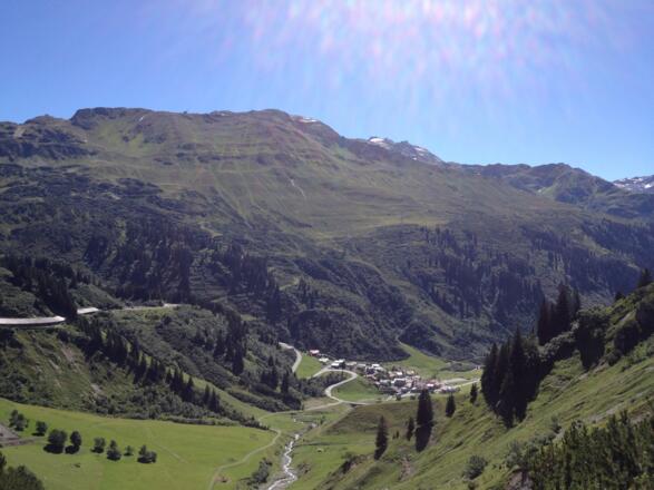 Blick von Richtung Zürs zur Kaltenbergerhütte