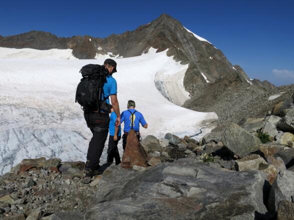 Aufbruch von der Müllerhütte Richtung Wilder Pfaff. Der SO-Grat ist gut erkennbar.