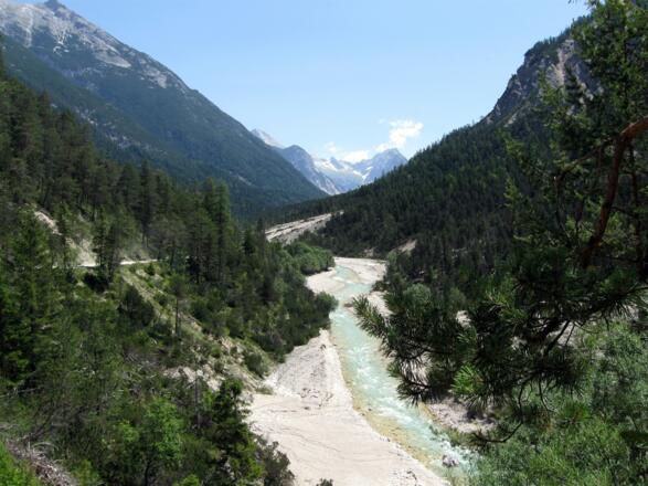 Auf der Gleierschhöhe hat man einen herrlichen Blick über die Isarauen