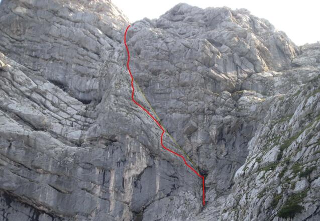 Routenverlauf: rot = Westverschneidung (IV+/V-), gelb = direkte Westverschneidung (VI-)