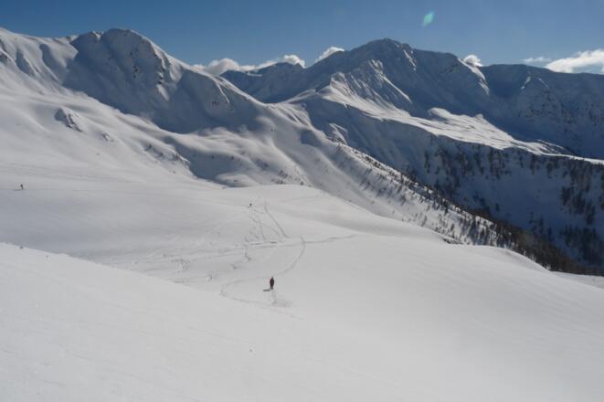 Purer Abfahrtsgenuss in einer unverbrauchten Berglandschaft.