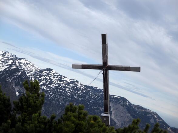 Petergupf 1646m, geknicktes Gipfelkreuz (2018)