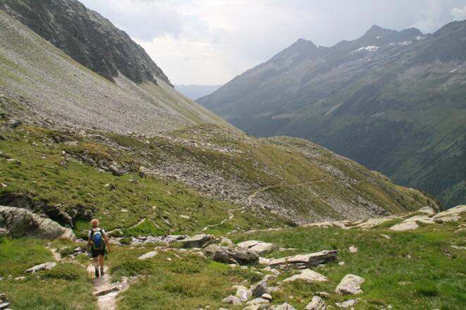 Aussichtsreich und in angenehmer Steilheit folgen wir dem Steig im oberen Abschnitt in Richtung Knuttental.