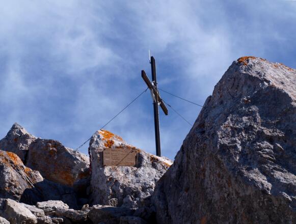 Die letzen Meter, Kreuz in Sicht