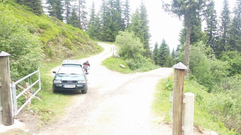 Ein S...-Schlechtes Bild aber hier sieht man schön wo dann der Weg zurück abzweigt, nämlich geradeaus!