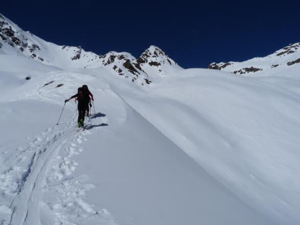 Über alte Seitenmoränen führt uns der Anstieg etwas steiler hinauf zum Langen Wannenkar.