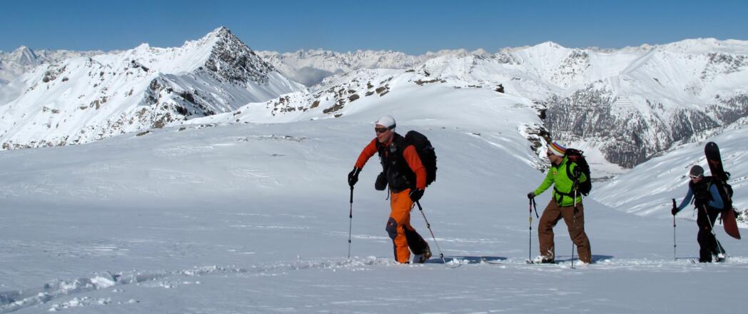Aufstieg über wunderbares Skigelände.