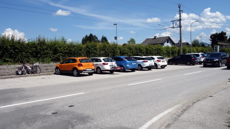 Parken beim Bahnhof Pinsdorf 496m