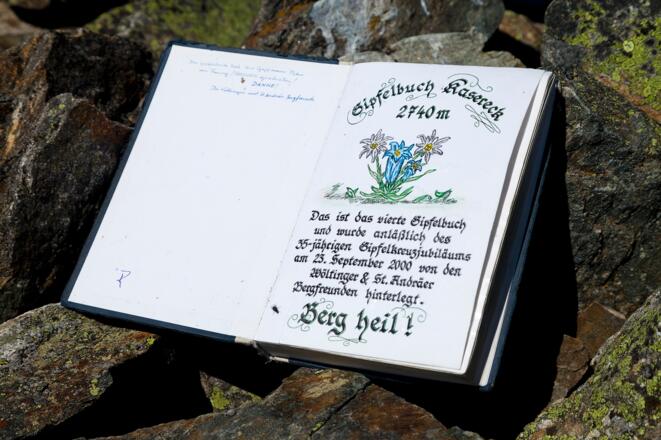 Exklusives Ziel: Im Kasereck-Gipfelbuch tragen sich nicht viele ein