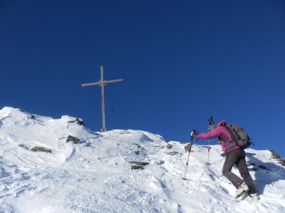 wenige Meter zu Fuß zum Gipfelkreuz