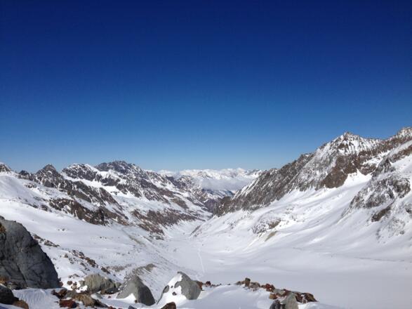 Blick in das Alpeiner Tal Richtung Franz Senn Hütte