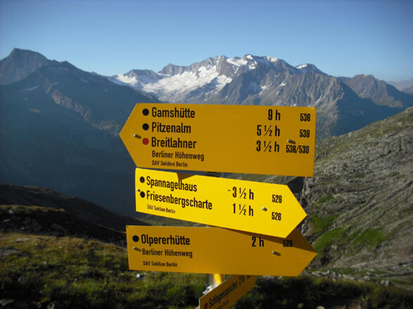 Wegweiser am Friesenberghaus