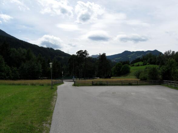 Start beim Sportplatz in Roppen.