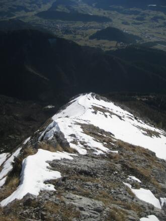 Tiefblick vom Gipfel