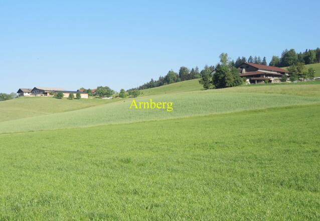 In der Ortschaft Biber mit Blick Richtung Arnberg