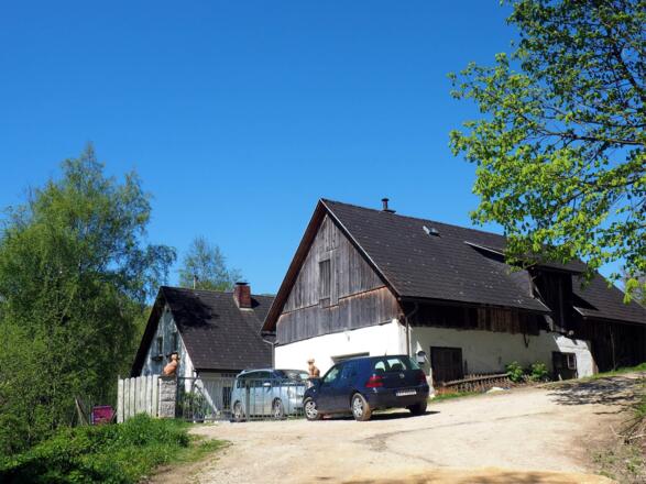 Hof 500m nach dem P Dorngraben (470m).