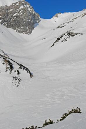 Karboden des Kirtagkar, dahinter die Arzlochscharte