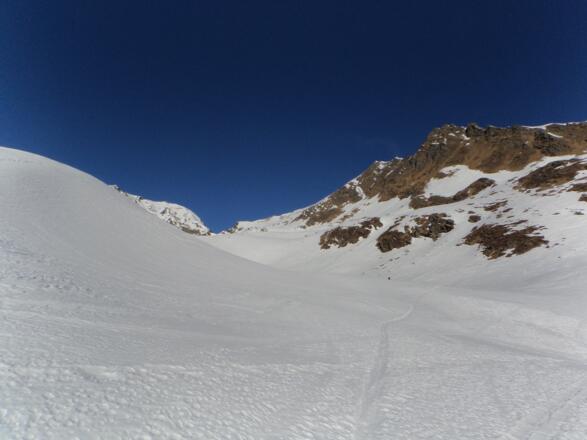 Der tiefste Punkt in Bildmitte ist das Kleine Horntalerjoch 2.802 m, rechts davon die Horntalerspitz 2.863 m