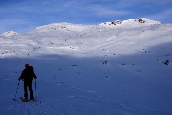 Übers freie Gelände zum rechten Rand des Ostgrates