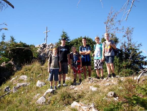 Jungschargruppe beim Abstieg um 1370m