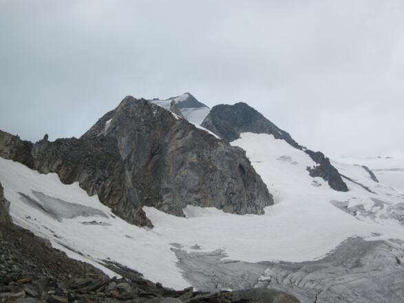Die Dreiherrenspitze mit dem Felsgrat der nach SW herunterzieht