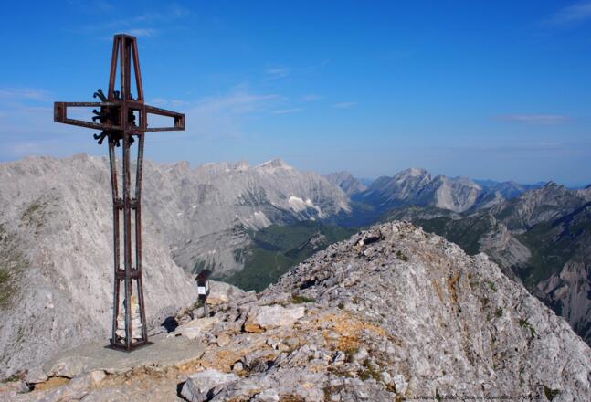Lamsenspitze 2508m - Blick ins Karwendeltal