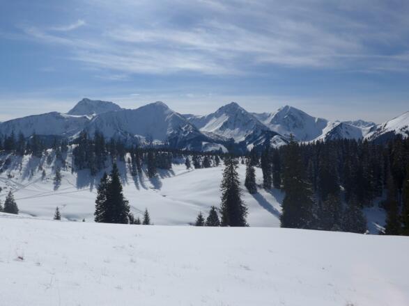Panormablick: Gaishorn (links) bis Iseler (rechter Bildrand)