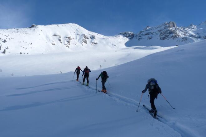 Kurz nach der Inneren Zeischalm öffnet sich ein wunderschönes und anfänglich nicht allzu steiles Skigelände.
