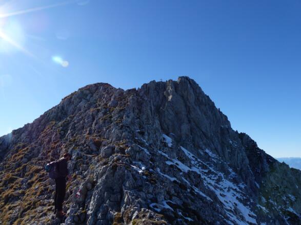 Der steile Gipfelaufbau der Ackerlspitze.