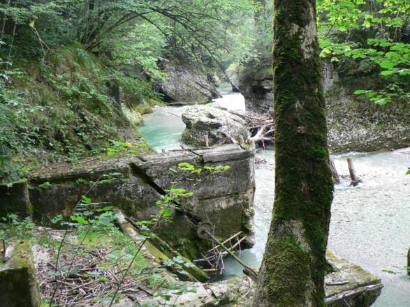 Überreste einer Triftanlage