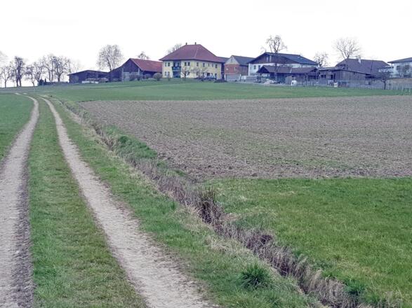 Die Ortschaft Oberthumberg links das Haus "Birsl" daher der Name "Birsl-Runde"