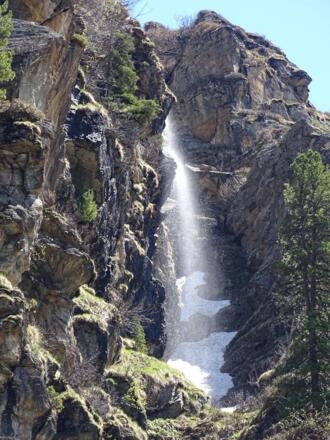 einer der vielen Wasserfälle