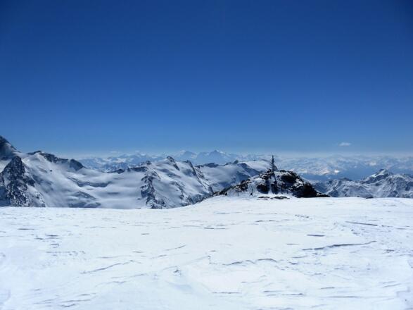 Weißseespitze, am Horizont die Ortlergruppe