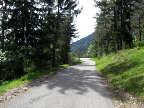 Immer wieder tolle Ausblicke lassen die Auffahrt nicht langweilig werden.